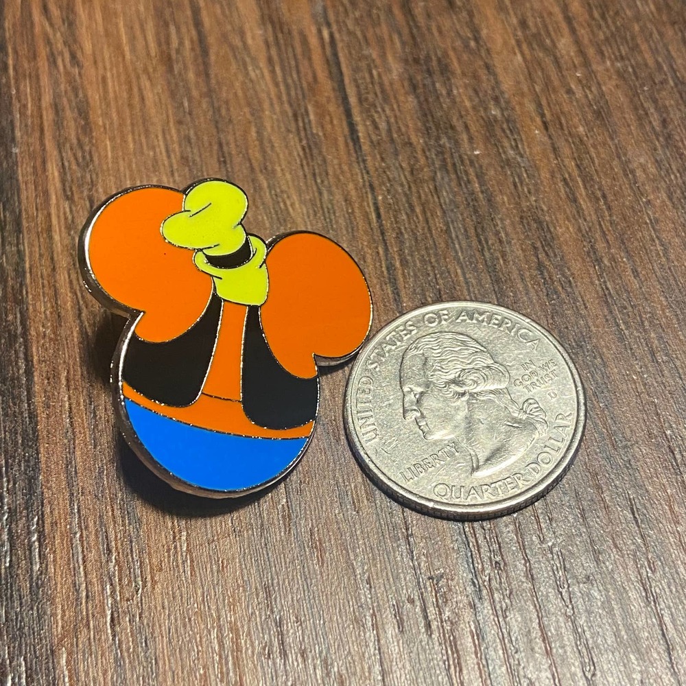 Disney Parks Mickey and friends Goofy Mickey Ears Pin Trader 2018
